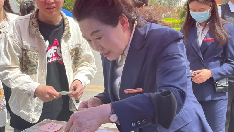 绿幕与实景：揭秘影视制作中的场景搭建技巧对比